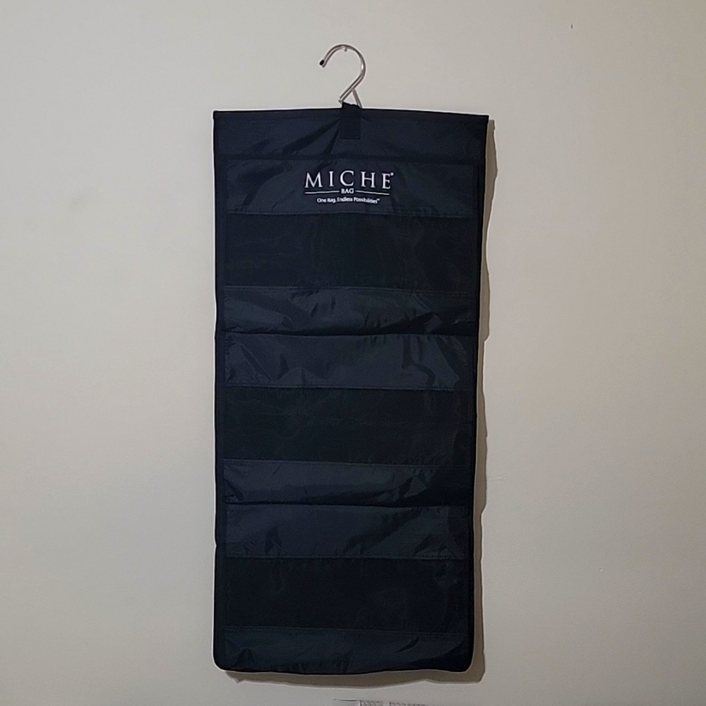 8 Miche bags, 1 organizer, 1 bag insert, interchangeable clasps and handles